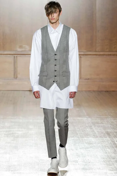 Look 15